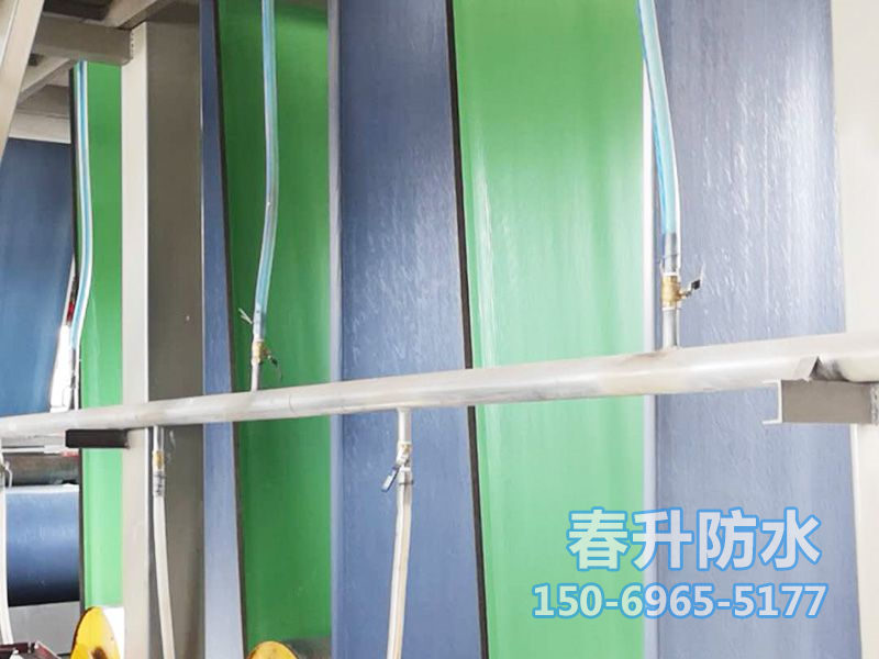 反應(yīng)粘結(jié)型濕鋪、預(yù)鋪高分子自粘防水卷材